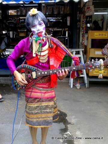 ladyboy folk singer