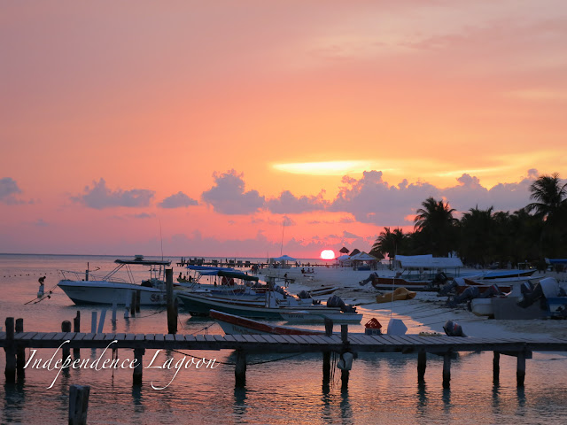 Isla Mujeres, Mexico: Fishing boats at sunset