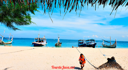 pantai di gili labak madura