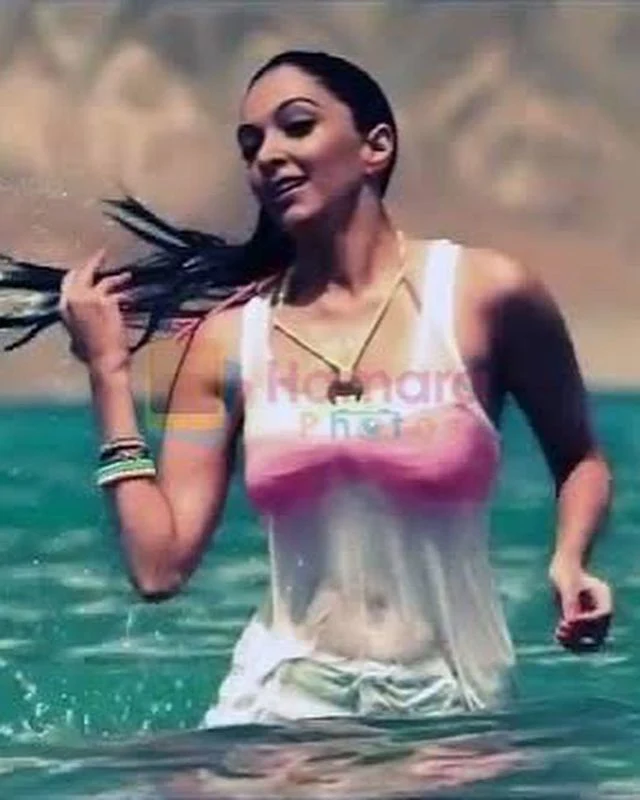 Kiara advani hot, Kiara advani nudes, Kiara advani sexy bikini, Kiara advani sexy Butt, Kiara advani Boobs and Cleavage show