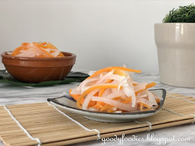 Vietnamese pickled carrot and daikon recipe