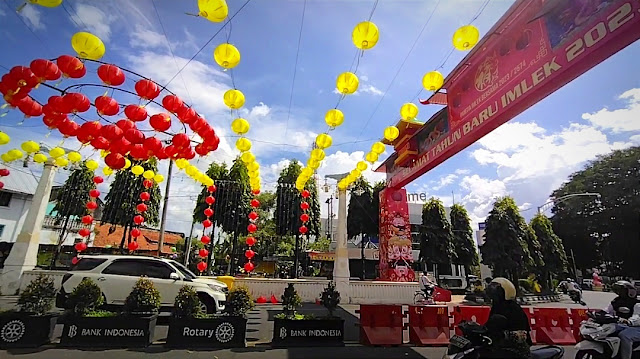 Ribuan Lampion dan Kembang Api Meriahkan Perayaan Imlek di Solo Pasca Pandemi