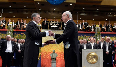 Prof. Dr Aziz Sancar Nobel Ödülü alırken