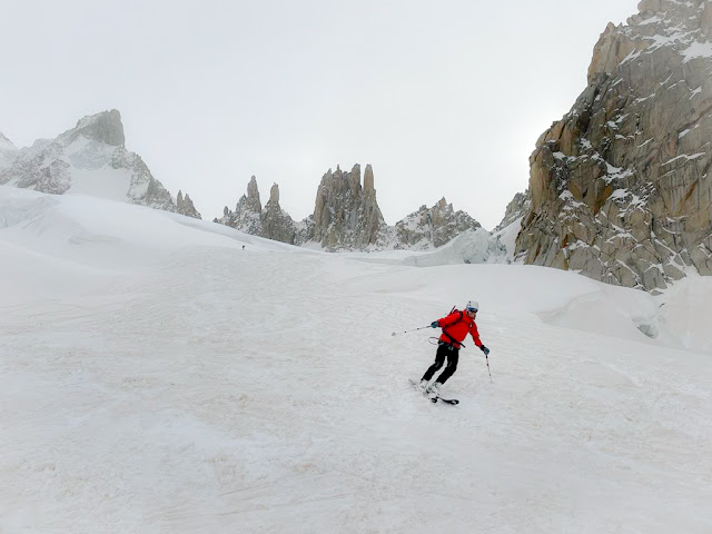 Ski de randonnée à la Brèche Puiseux, massif du Mont-Blanc