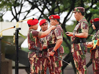 Panglima TNI Laksamana Yudo Margono Terima Brevet Komando Baret Merah