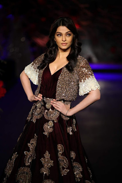 Aishwarya Rai Bachan walks the ramp of India Couture Week 2015