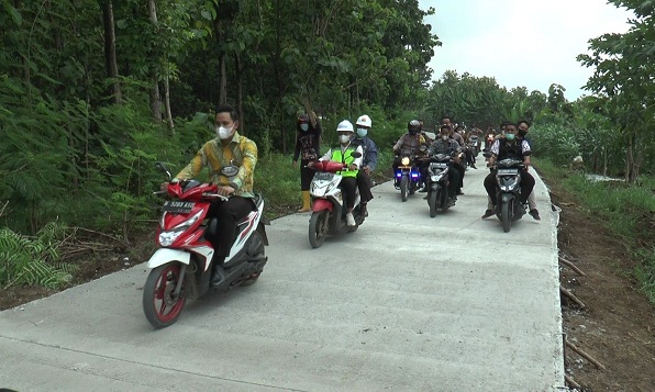 Jalan Penghubung Desa Sidomakmur-Magangan Sudah Selesai Dibangun