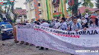 Aksi Damai Kepsek dan Guru SD-SMP Tolak Rekomendasi DPRD atas LKPJ Bupati Torut