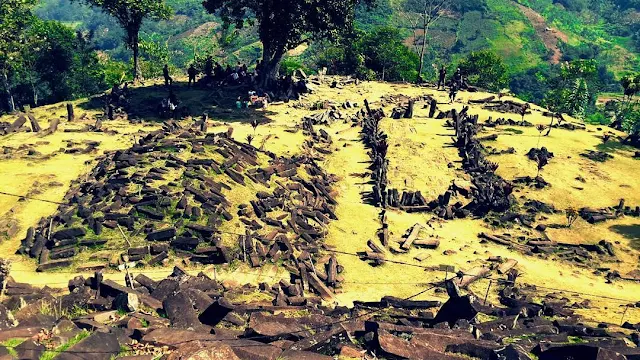 foto pemandangan situs gunung padang