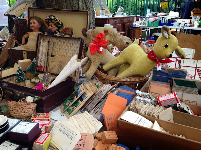 Flea market Porte de Vanves, Paris