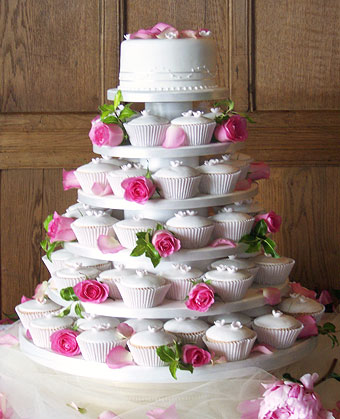 simple wedding cakes with fountains
