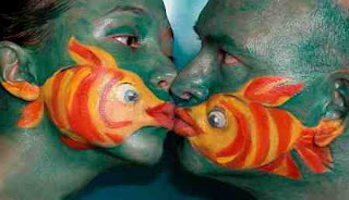 Graffiti fish Face wallpaper