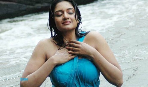 vimala raman in wet clothes