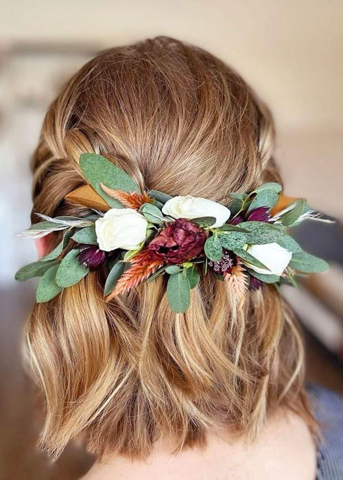 Peinados para boda civil: Semirecogido con flores