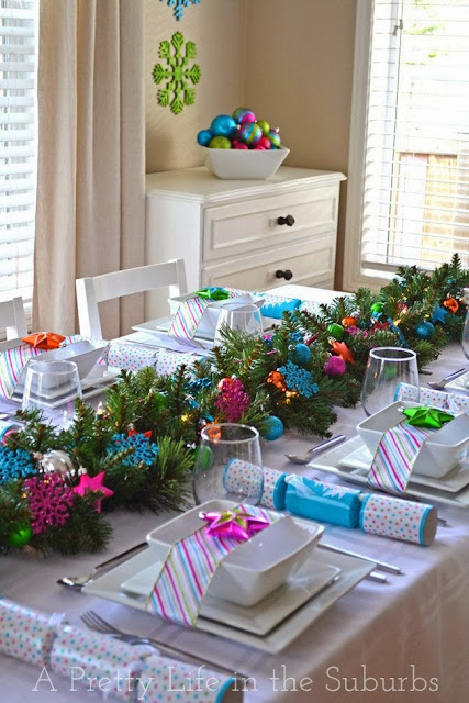 Ideas para decorar la mesa en navidad : mesa rectangular azul y blanco