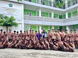 Beri semangat siswa, Keluarga Mahasiswa Bangkalan Yogyakarta (KMBY) gelar sosialisasi kampus ke sekolah SMK AL BAISUNY