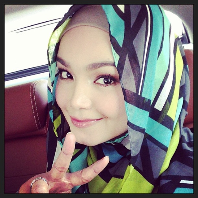 Fesyen Tudung Dato' Siti Nur Haliza  ! Love Is Cinta