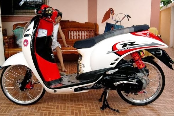 Modifikasi Honda Scoopy Velg Jari-Jari