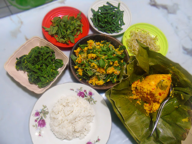 Masakan jawa sehat enak bergizi urap sayur bumbu pedas