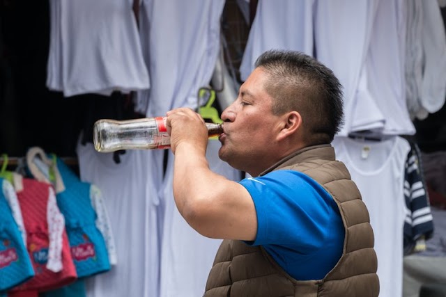 el “veneno embotellado” llega a donde el agua potable no