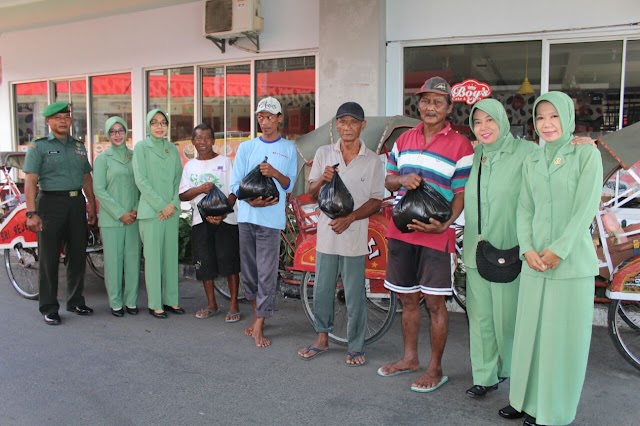 PAKET SEMBAKO DARI IBU PERSIT KODIM 0726/SUKOHARJO KEPADA PARA KAUM DUAFA & PENARIK BECAK