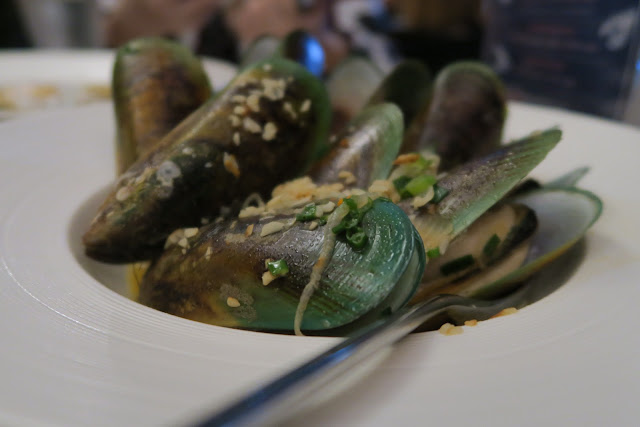 green lip mussels in white wine garlic sauce, Greenwood Fish Market