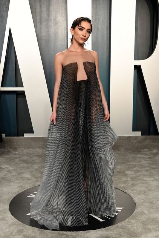Rowan Blanchard Clicks at 2020 Vanity Fair Oscar Party in Beverly Hills 9 Feb-2020