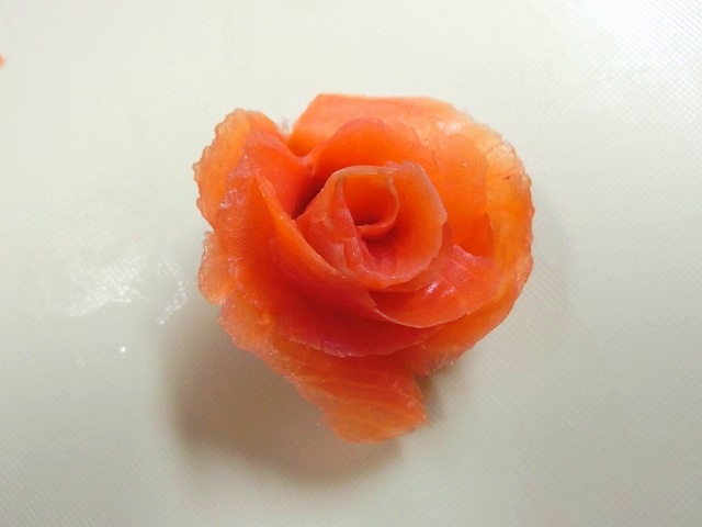Bon Bon Art Cooking レシピ 母の日のアンチエイジング サーモンと菊花ラディッシュの寿司ケーキ