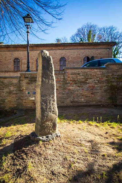 Castignano-Stele di Castignano