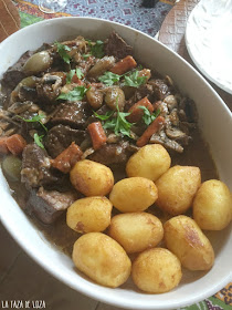 Fuente-de-ternera-bourguignon-patatas