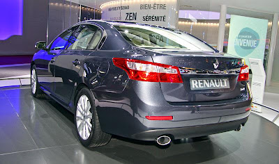 Renault Latitude 2011 Live pictures and details