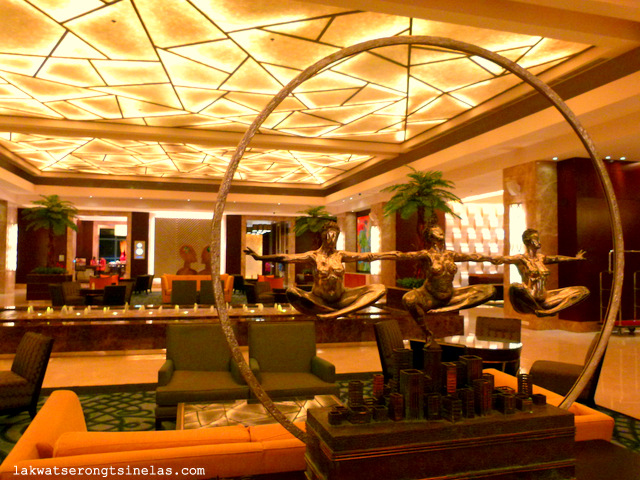 CRIMSON HOTEL FILINVEST CITY MANILA: GOING SOUTH ON A WEEKEND