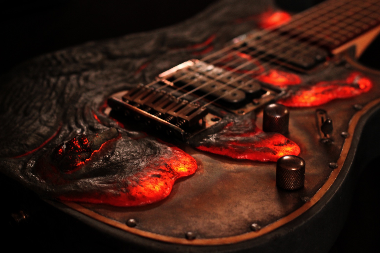 http://www.hutchinsonguitars.com/concepts/molten-diabolic/