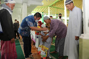 Tutup Ramadhan 1443 Hijriah, Herman Deru Santuni Anak Yatim dan Kaum Dhuafa