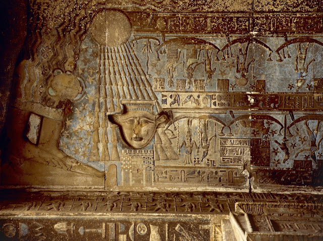 Изображенная на потолке храма богиня Нут