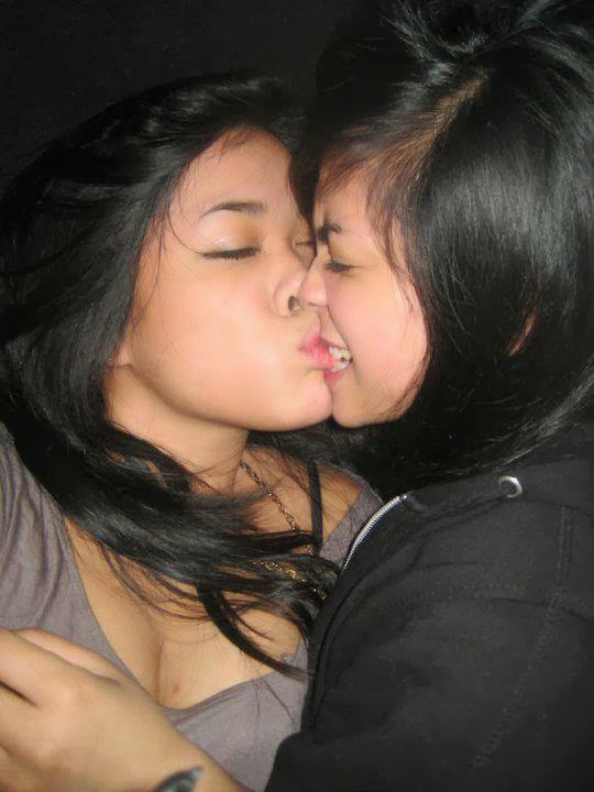 Cewek ABG Nakal Mencoba Jadi Lesbian - 1