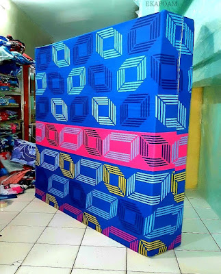 Kasur inoac motif abstrak oval