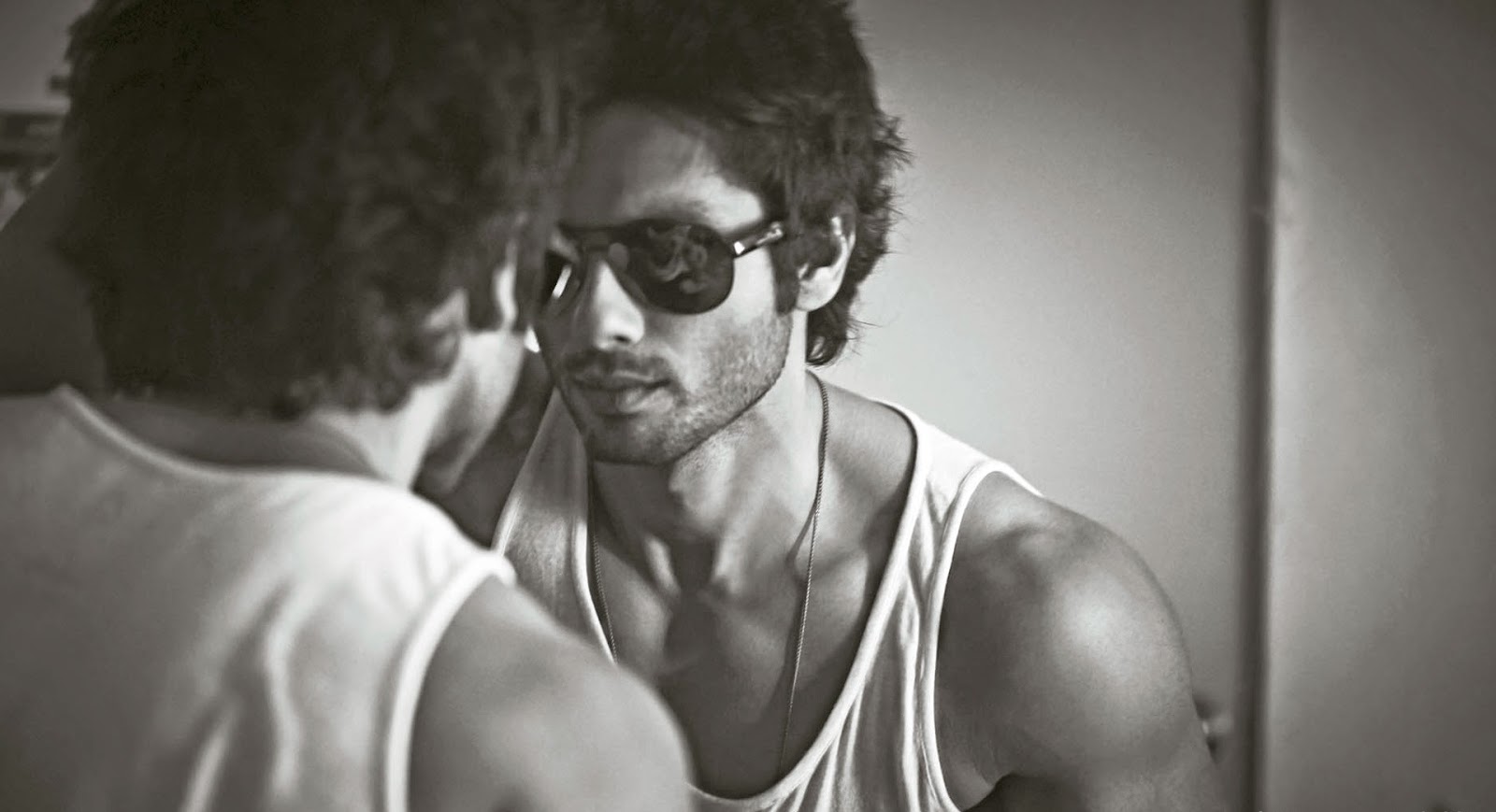 Kabir Singh Sunglasses And Other Shahid Kapoor Inspired Eyewear | by Nabila  Ali | The Lenskart Blog