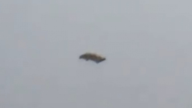 Here's the 1st UFO seen over London in 2012.