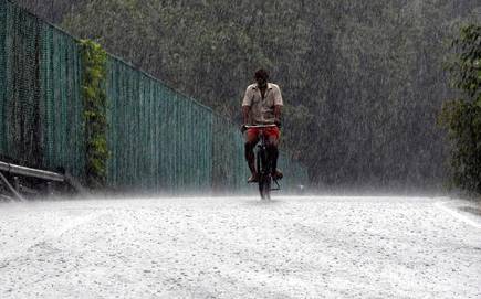 ഇന്ന് അതിതീവ്ര ന്യൂനമർദമാകും, നാളെ ചുഴലിക്കാറ്റ്; കേരളത്തിൽ മഴ ശക്തമായേക്കും; വിവിധ ജില്ലകളിൽ അലേർട്ട്