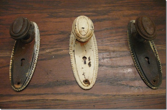 antique door knobs 001