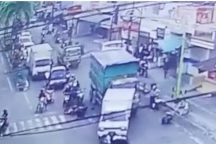 Tulungagung, Viral Video Truk Tabrak Mobil Box dan Sepeda Motor