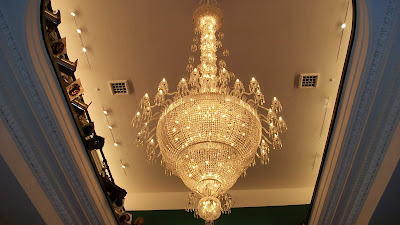 Yeah, this chandelier is really big, has a lot of glass, and looks really cool.