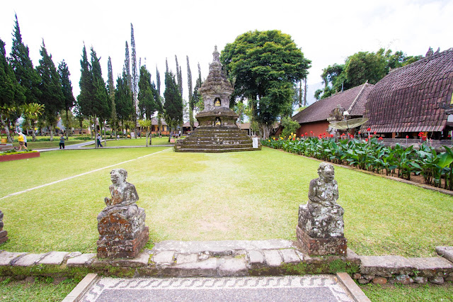 Lago e tempio Danau Bratan-Bali