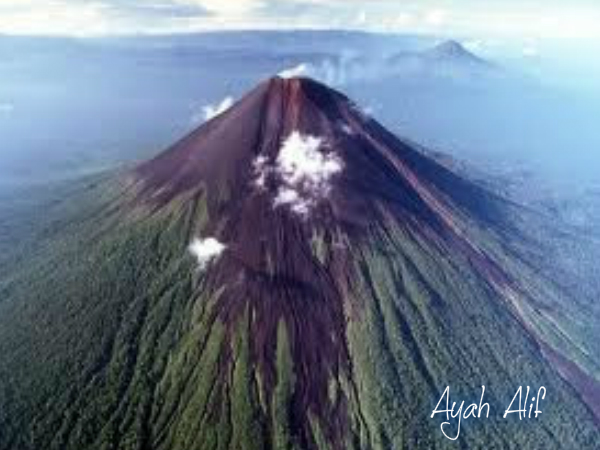Ayah_Alif: Gunung Berapi yg Ada di Indonesia