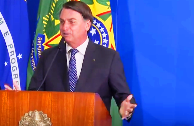 Bolsonaro quer prorrogar auxílio com valor menor, mas diz que 'R$ 200 é pouco'