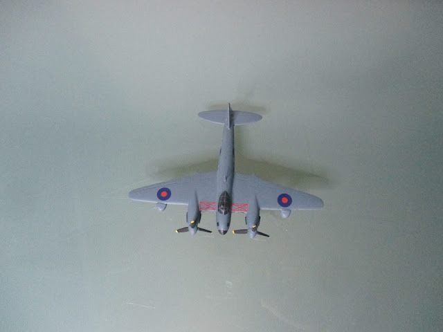 1/144 De Havilland Mosquito PRXVI diecast metal aircraft miniature