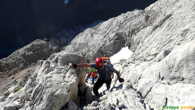 Ruta a Torre Bermeja, Coello, Tiro del Oso y Boada desde el Refugio de Cabrones en Macizo Central de Picos de Europa