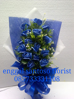 rangkaian karangan fourhand bunga tangan mawar biru