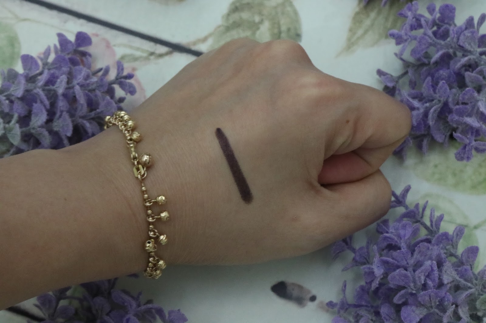 Bitterandhoney: First Impresion - The Balm Batter Up 